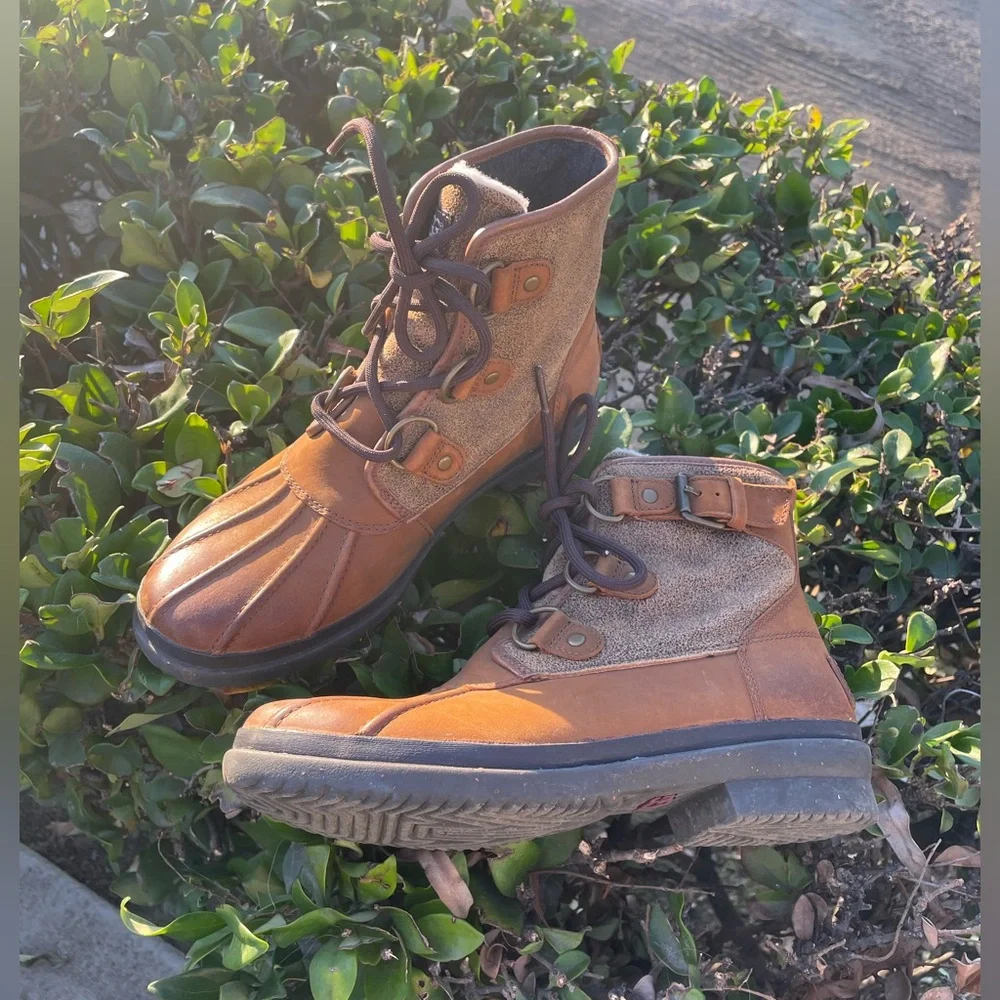 UGG waterproof leather boots - Picture 1 of 3